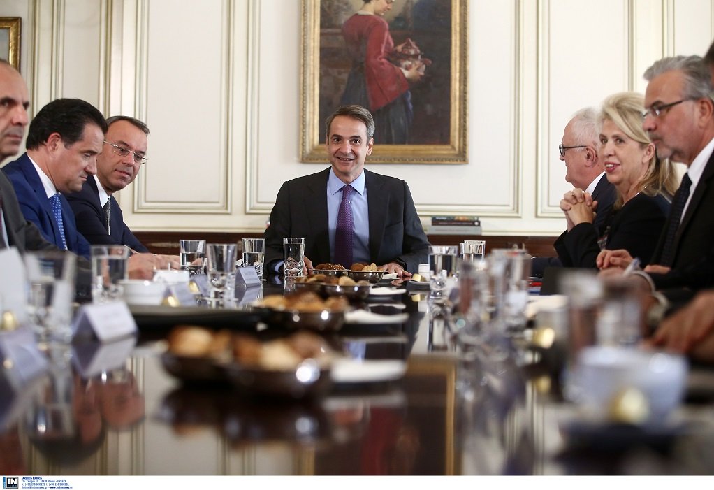 ΟΙ ΑΝΑΛΓΗΤΟΙ! Τέτοιες στιγμές κρίσιμες για τη πατρίδα τους, ψηφίζουν τελικά στη Βουλή μαζί με τους τραπεζίτες και τα Funds, τον νέο πτωχευτικό κώδικα, τολμώντας να θεωρούν τους εαυτούς τους Έλληνες!